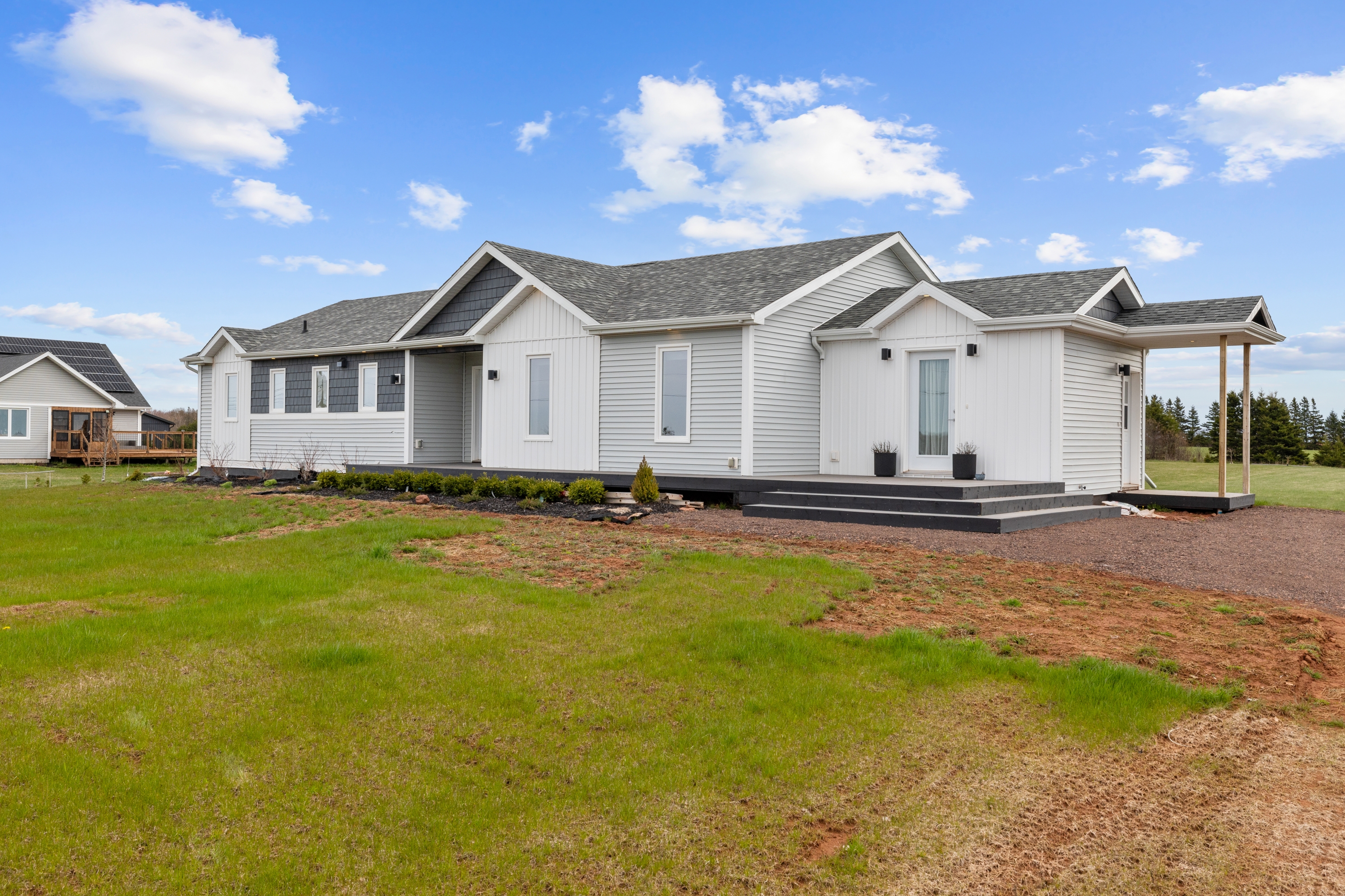 425 Kelvin Road - Lower Unit