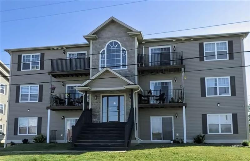 203-61 Glen Stewart Drive - 203